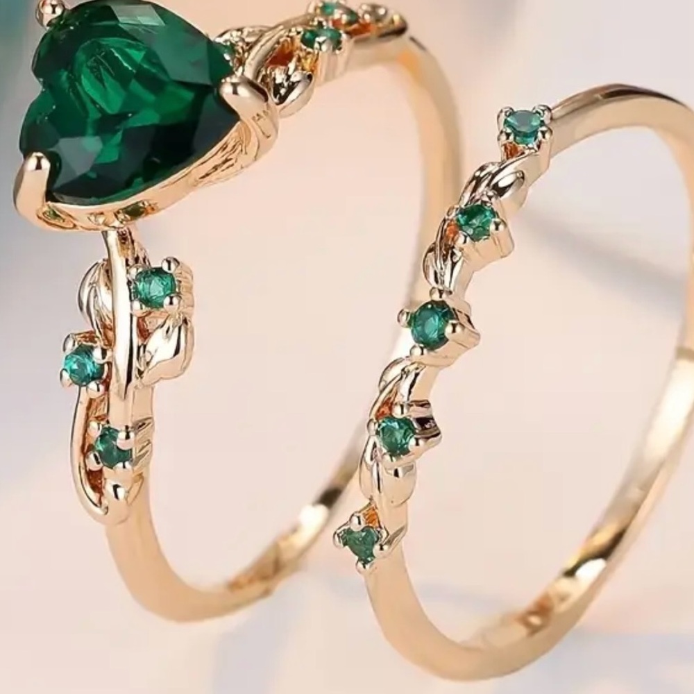 Irish wedding band & engagement ring set green synthetic stones size 6